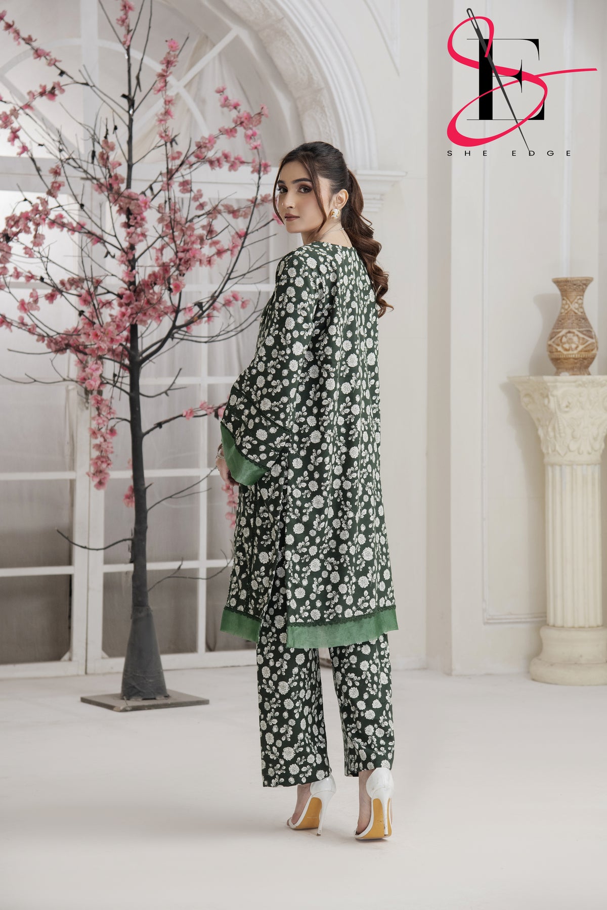 Soft Courtrai Digital Print Suit Two Pc