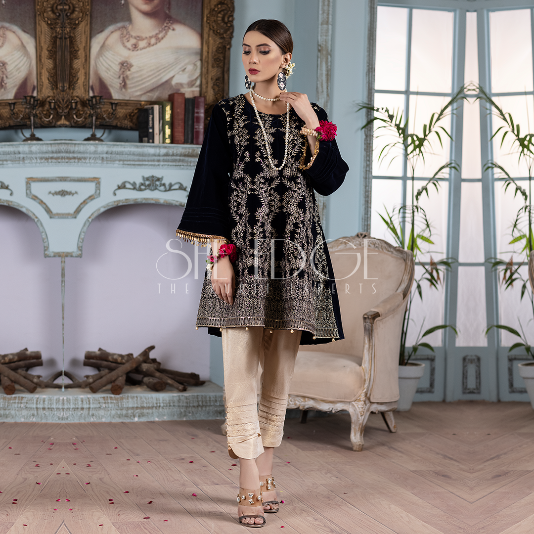 VELVET EMBROIDERED SHIRT FROCK WINTERS 2021 - تابِ سخن - THE KURTI EXPERTS