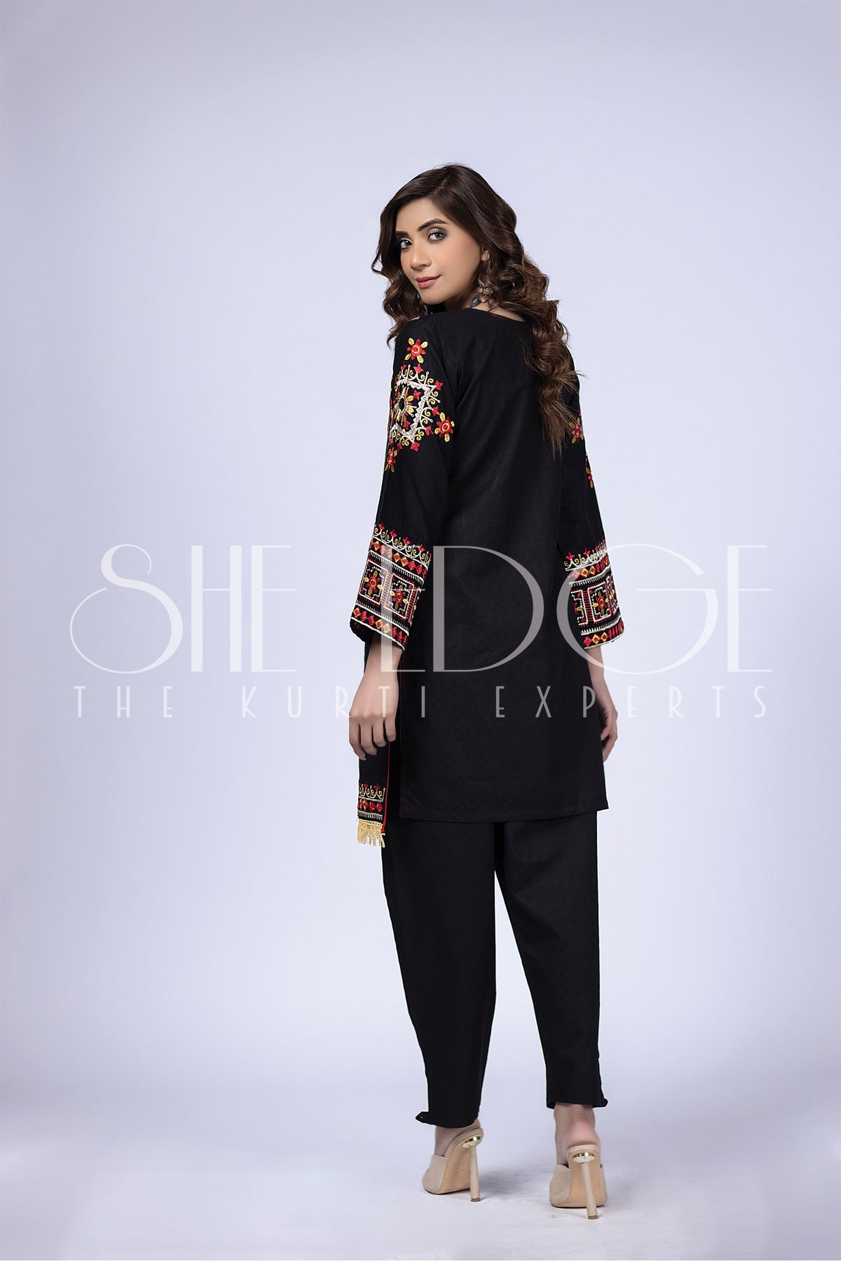 Embroidered Kurti Trouser Girls Casual Wear Pre Summers Collection 2022